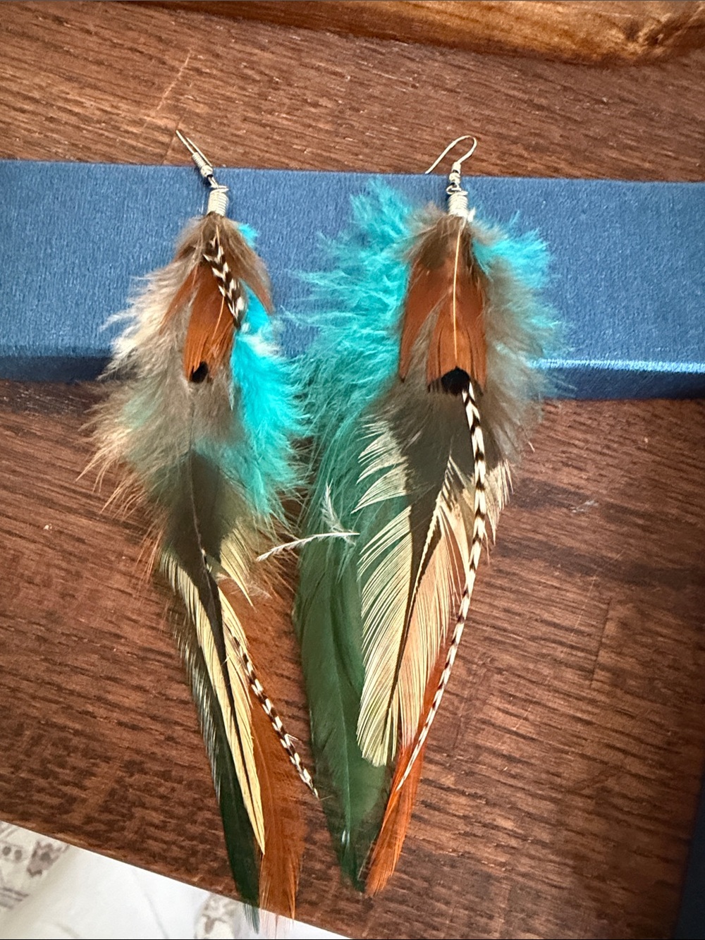 Lureme Teal & Brown Feather Earrings-Boho Accessory